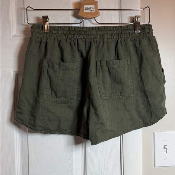 Universal Thread Linen Green Shorts - Picture 3 of 4